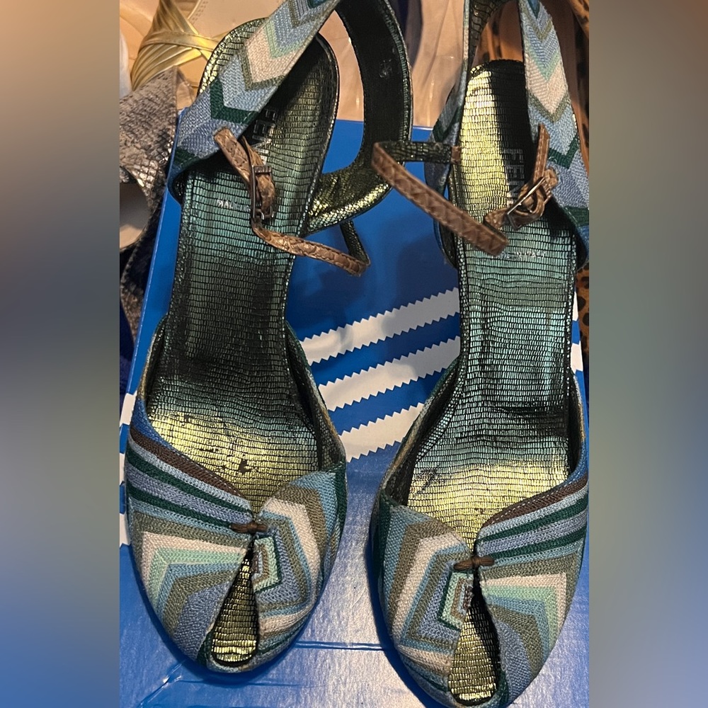 Fendi multi color sandal size9